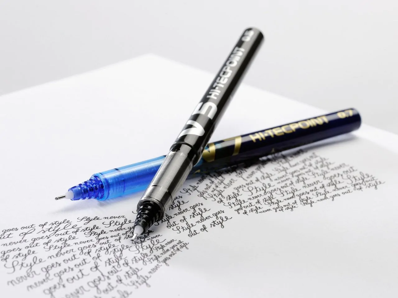 Stylo roller - Noir - V7 - Pointe moyenne - Pilot